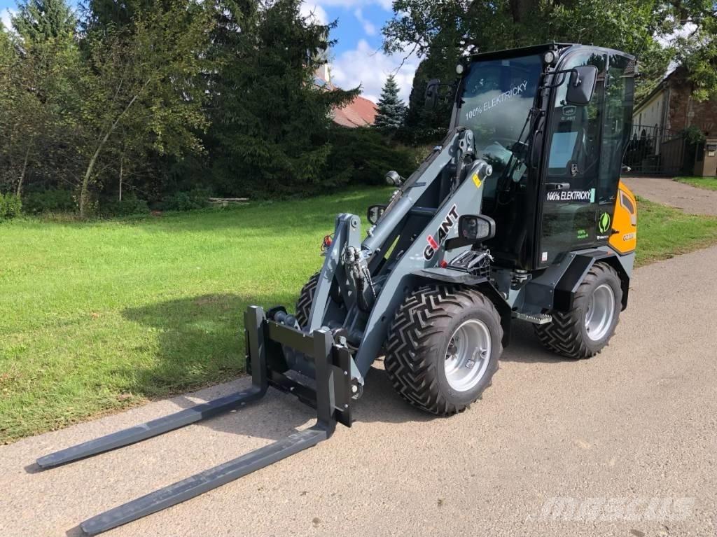 GiANT G 2200 E Multi-purpose loaders