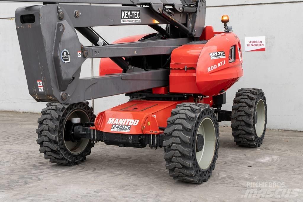 Manitou 200 ATJ Articulated boom lifts