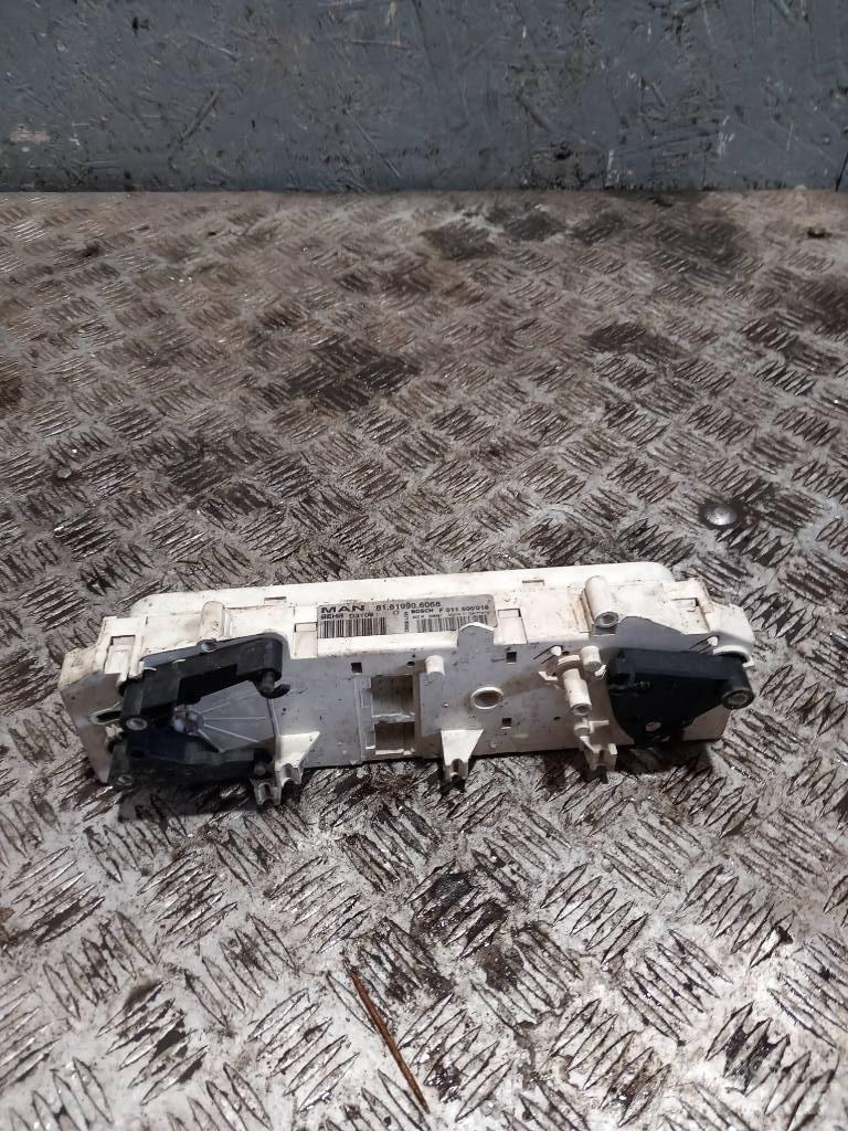 MAN TGA 81619906068 Cabins and interior