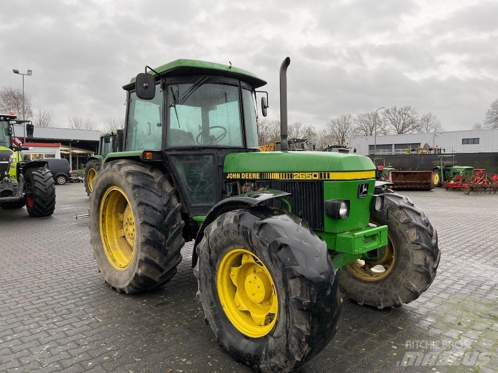 John Deere 2650 Tractors