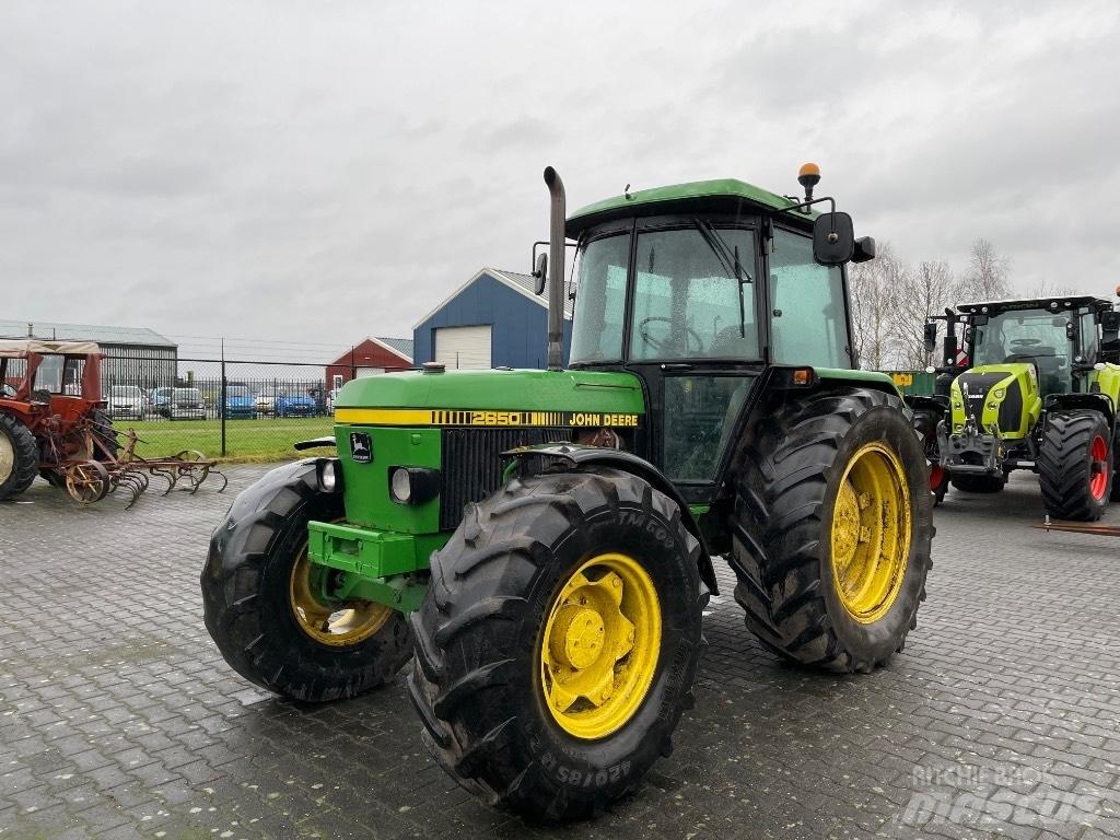 John Deere 2650 Tractors