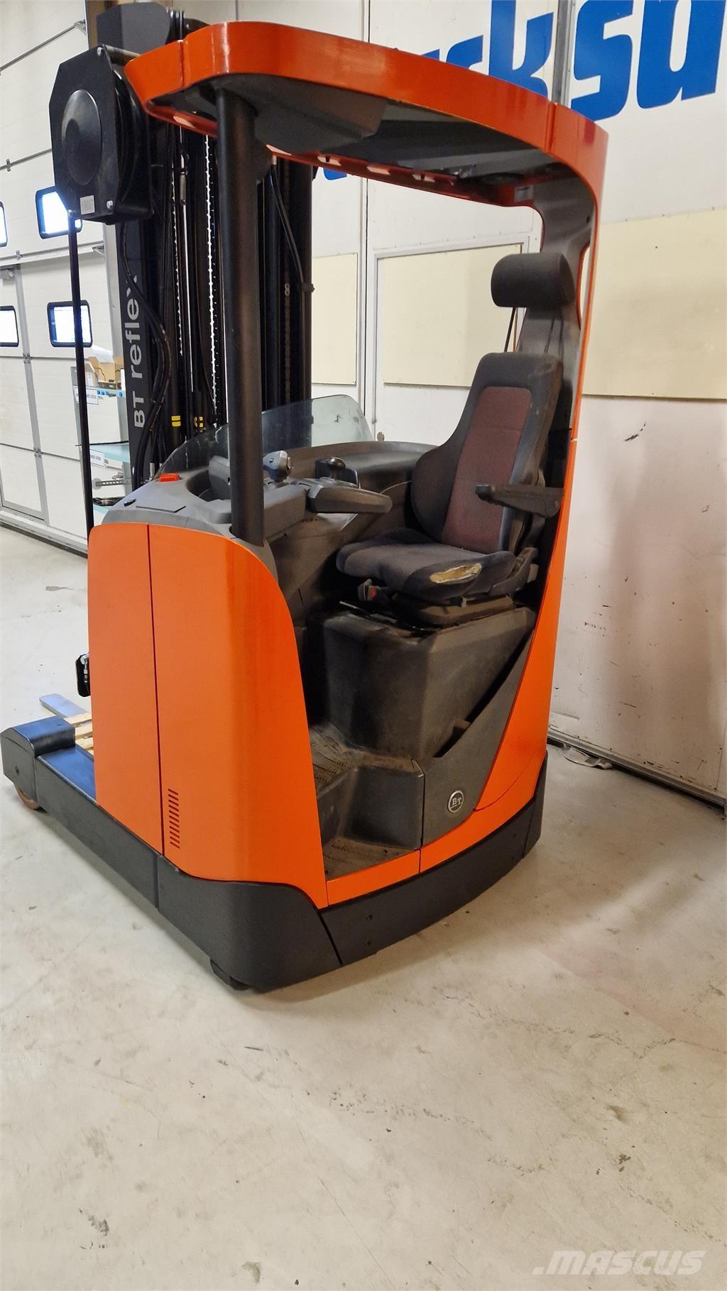 BT RRE140E Reach truck