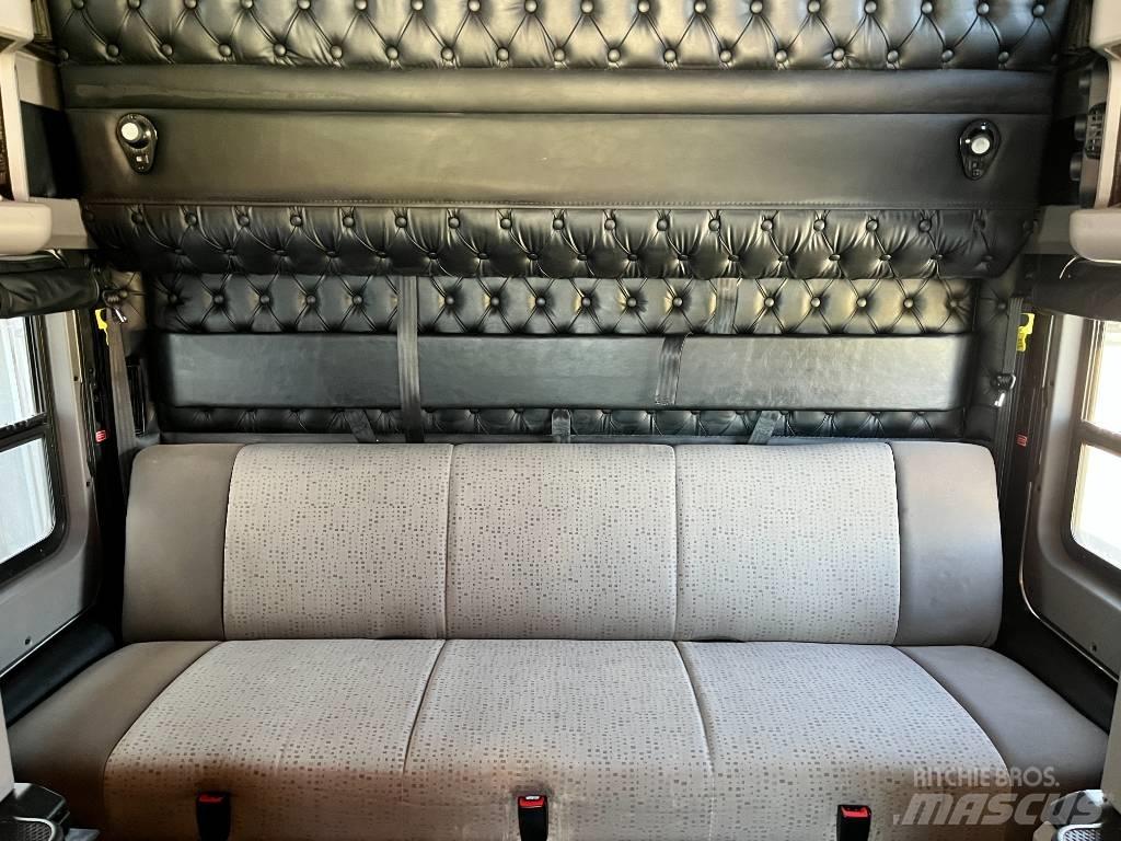 Kenworth W 900 Prime Movers