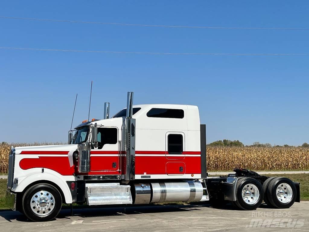 Kenworth W 900 Prime Movers