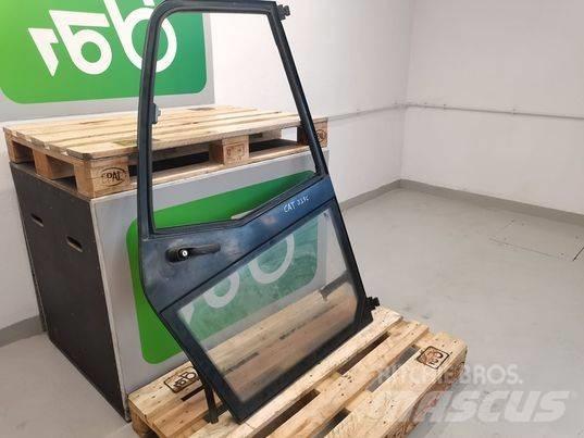 JLG 4017PS door Cabins and interior