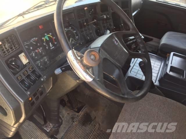 Scania 143-450 Cabins and interior