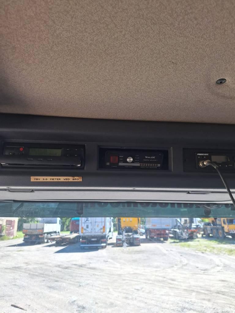 Scania P 3210 Loader cranes