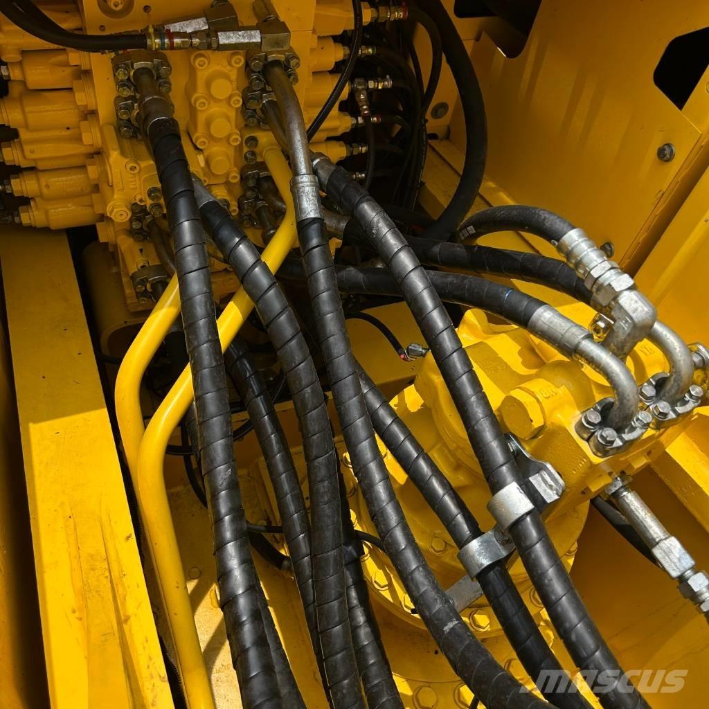 Komatsu 220-8 Crawler excavators