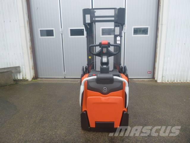 BT SPE 140 L Pedestrian stacker