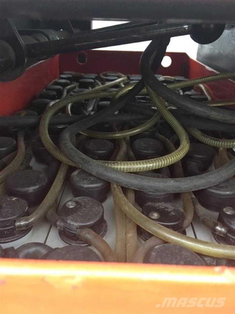 Linde V11 High lift order picker