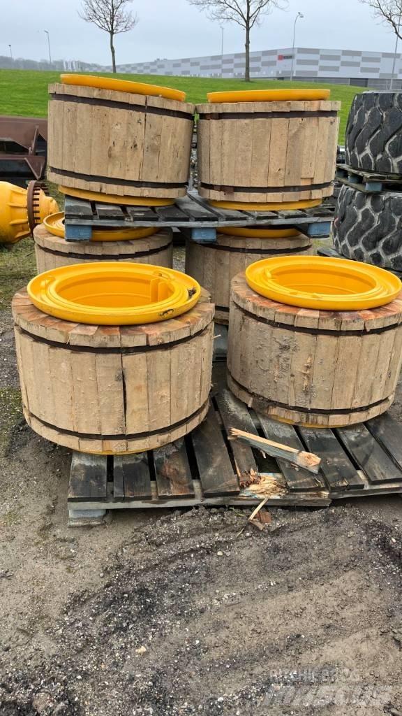 Volvo A30G Tyres, wheels and rims