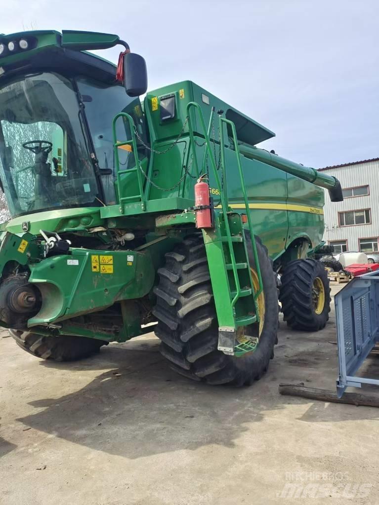 John Deere S660 Combine harvesters