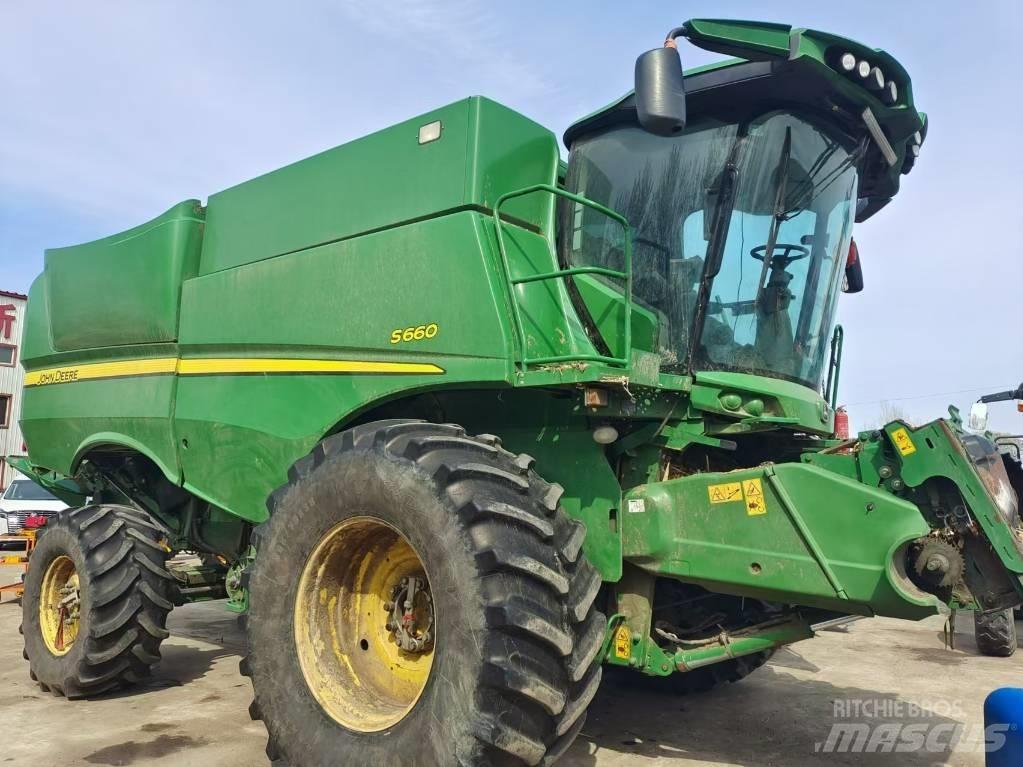 John Deere S660 Combine harvesters