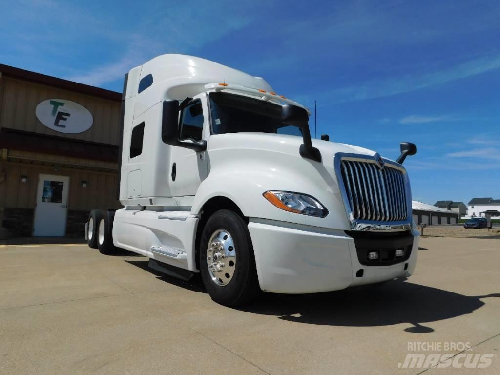 International LT 625 Prime Movers