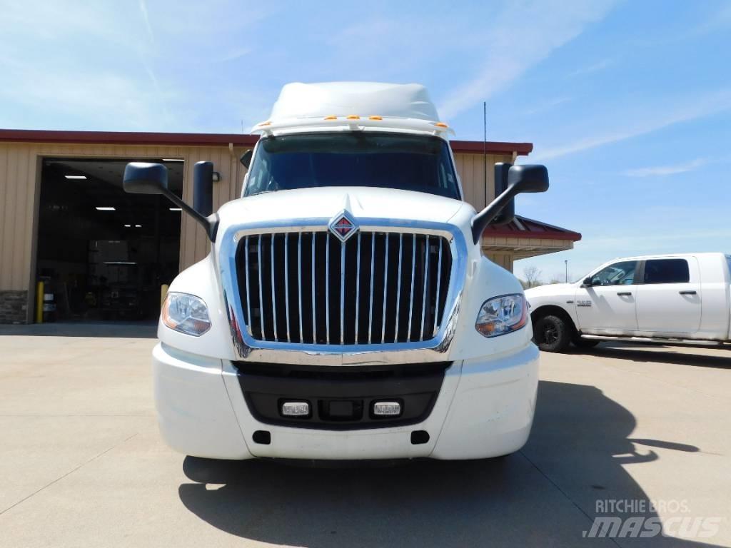 International LT 625 Prime Movers