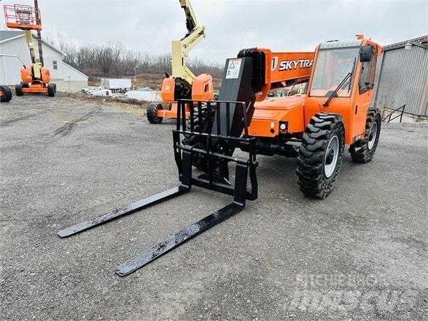 SkyTrak 8042 Telescopic handlers