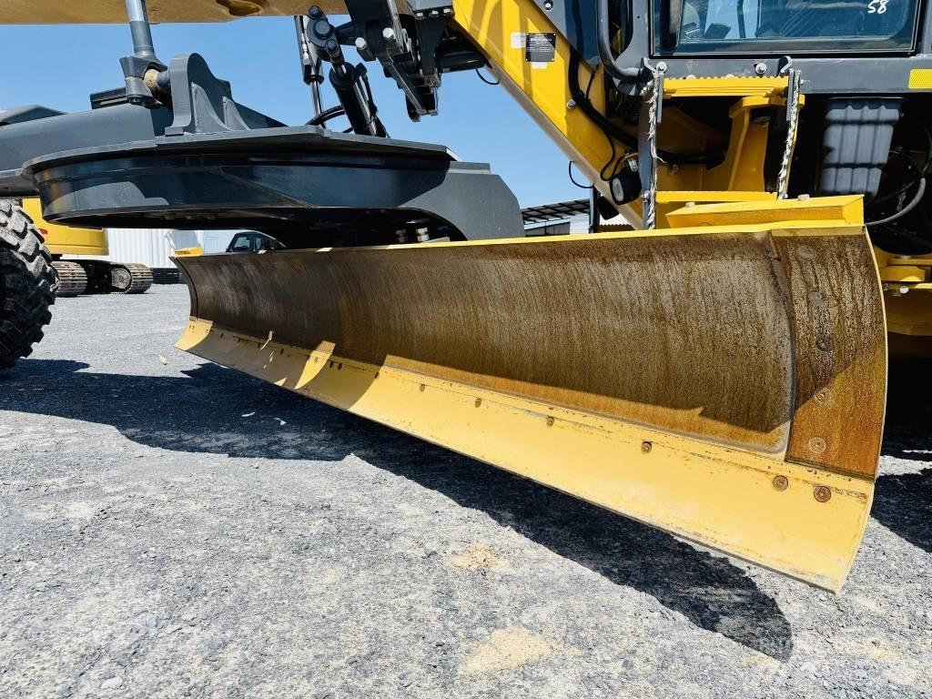 DEERE 672G Graders