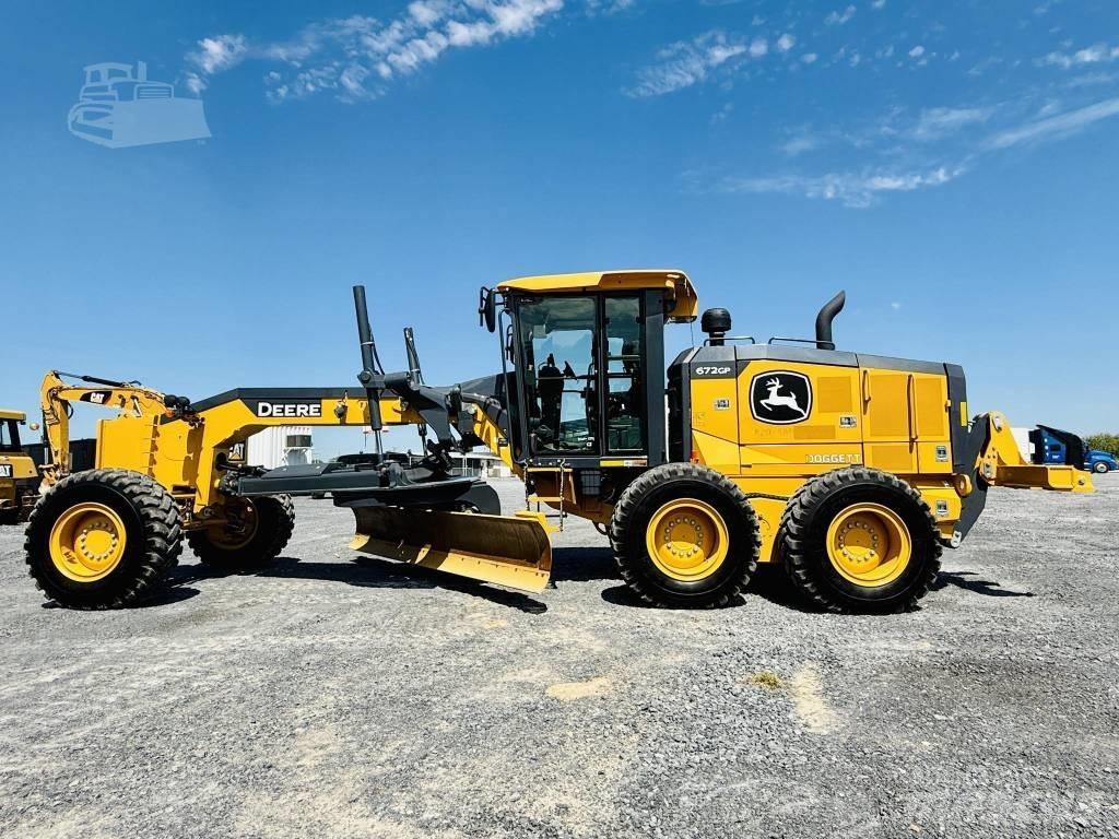 DEERE 672G Graders