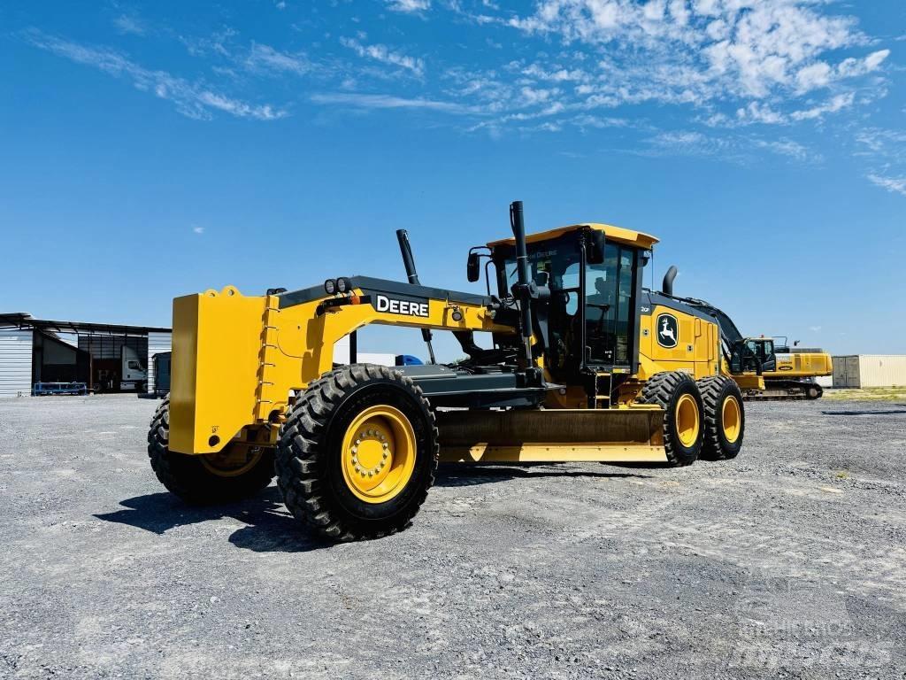 DEERE 672G Graders