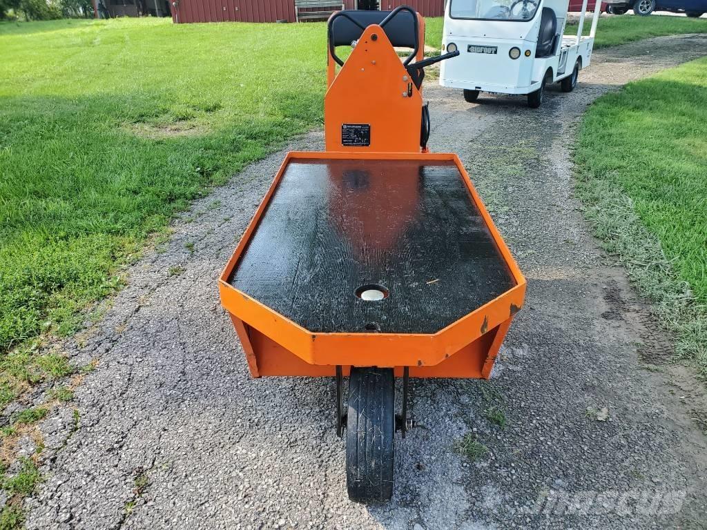 Taylor-Dunn SC100 Tow truck