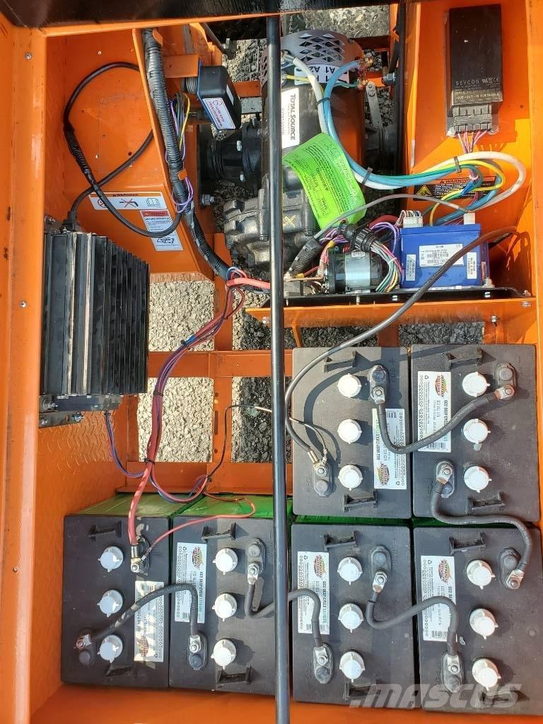 Taylor-Dunn SC100 Tow truck