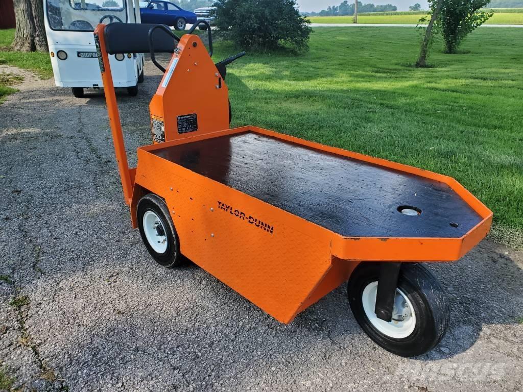 Taylor-Dunn SC100 Tow truck