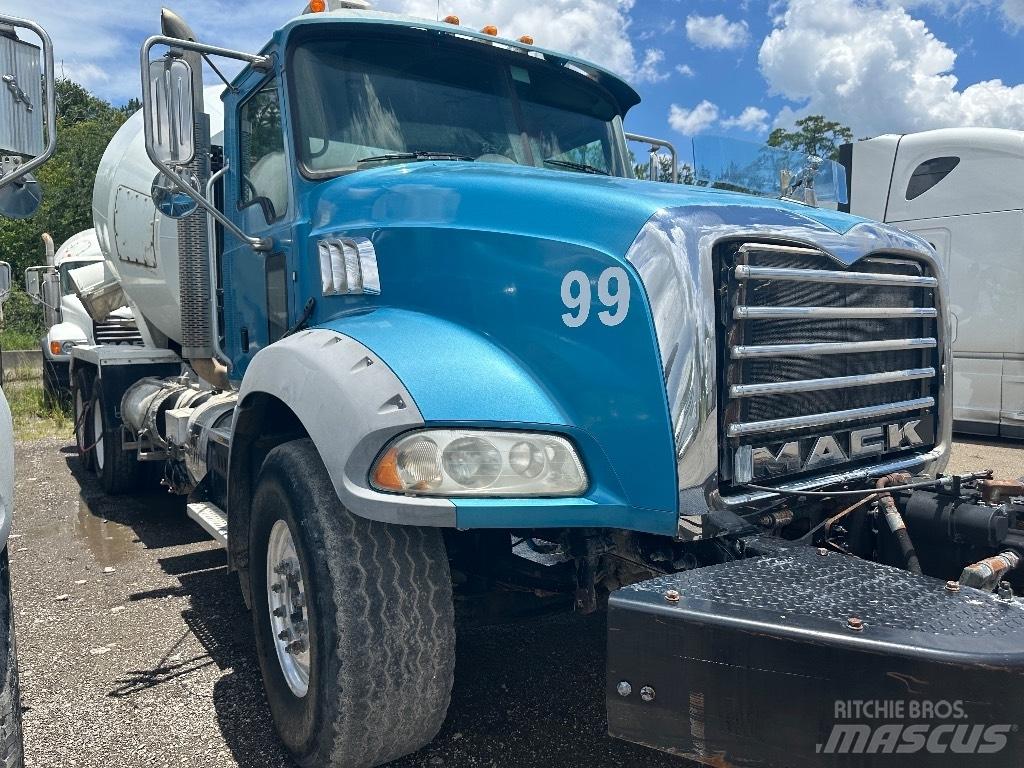 Mack GU 800 Other trucks