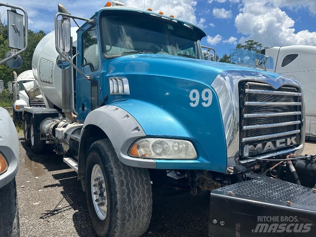 Mack GU 800 Other trucks
