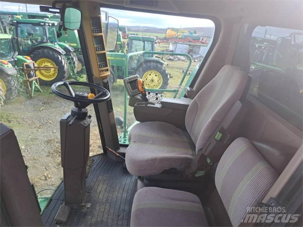 John Deere W650 Combine harvesters