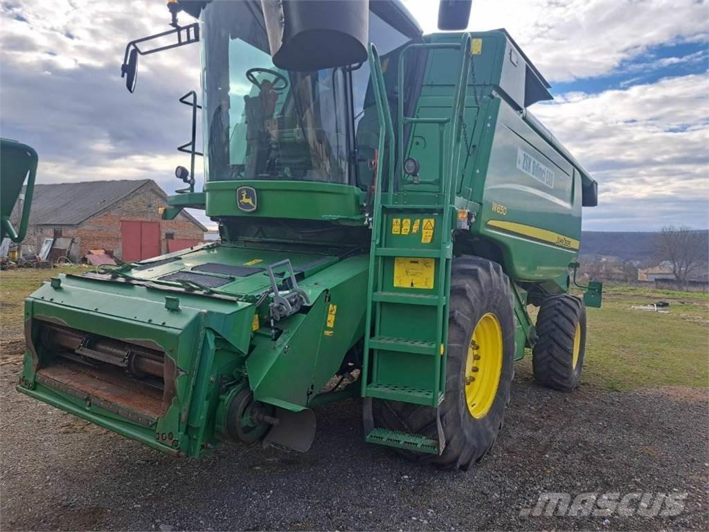 John Deere W650 Combine harvesters