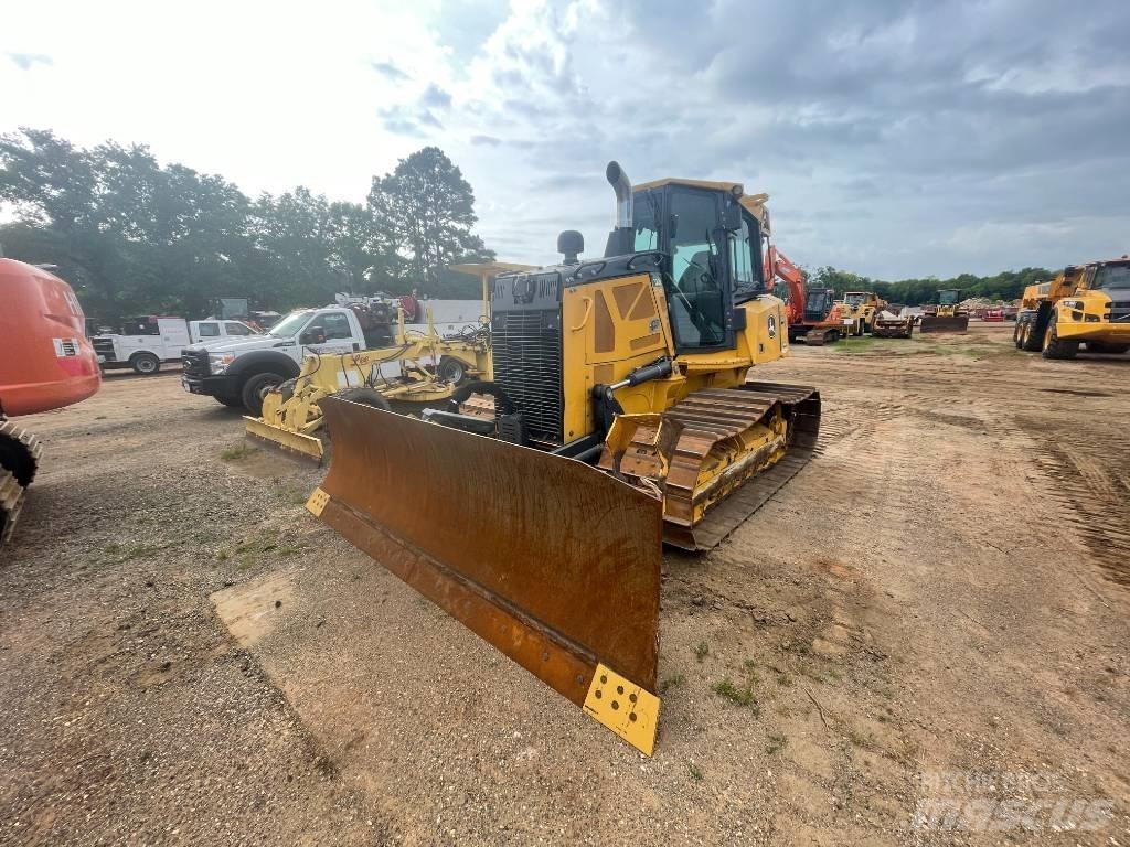 DEERE 700K LGP Crawler dozers