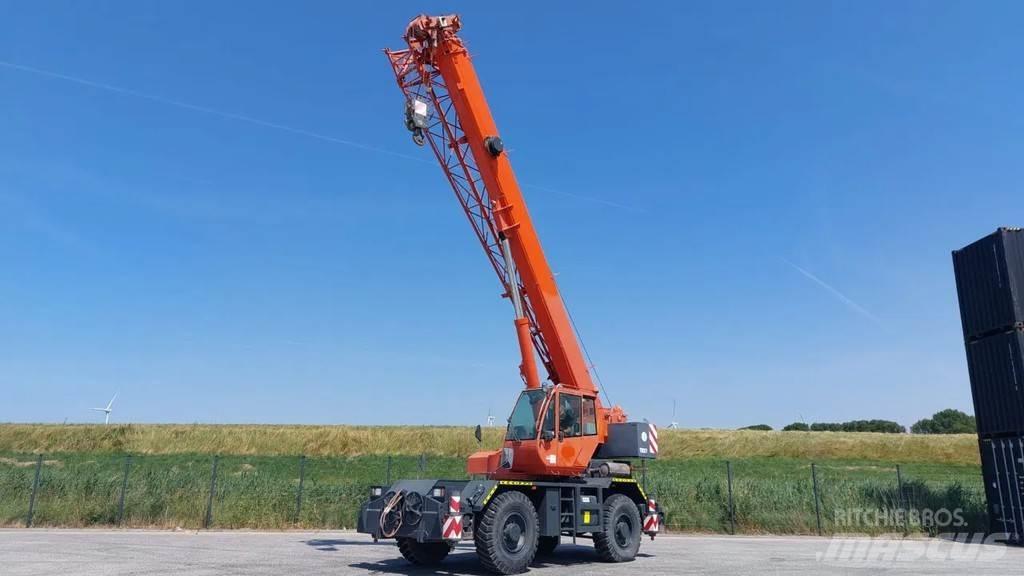 Terex RC30 Rough terrain cranes