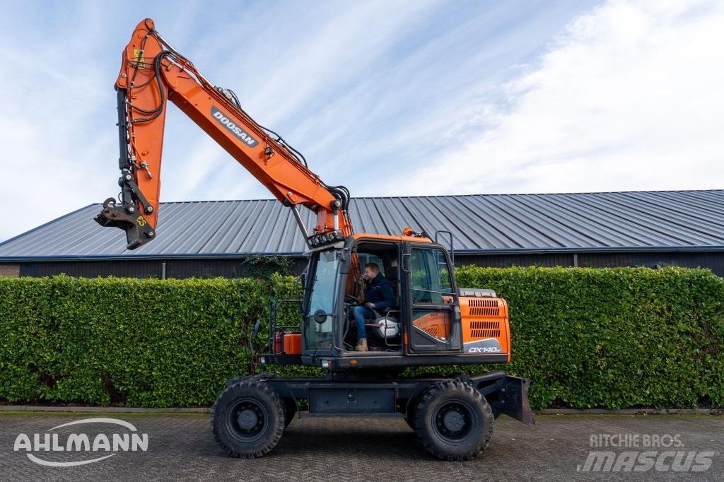 Doosan DX140W-5 Wheeled excavators