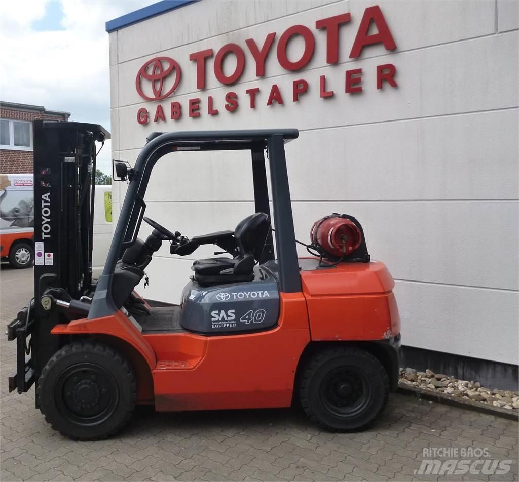 Toyota 02-7FG35 LPG trucks
