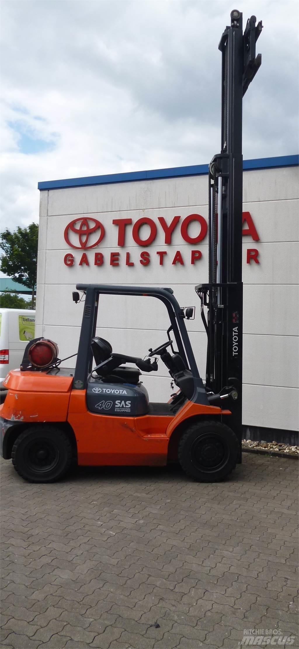 Toyota 02-7FG35 LPG trucks