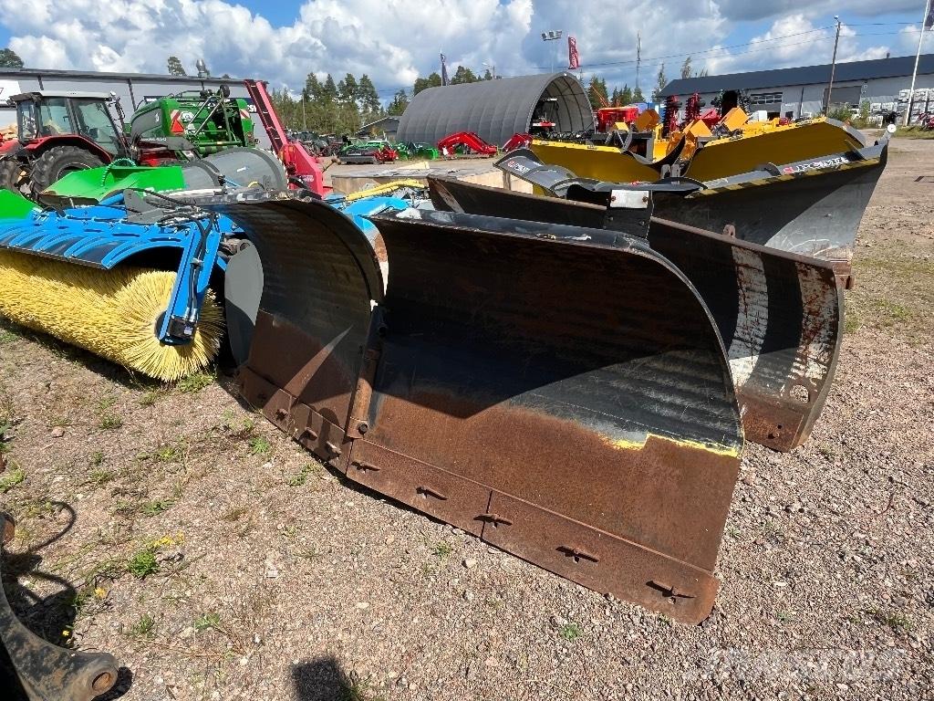 VM 280 NA Snow blades and plows