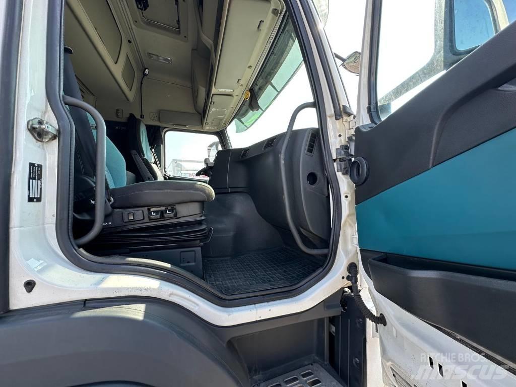 Volvo FM serie 3801 Box trucks