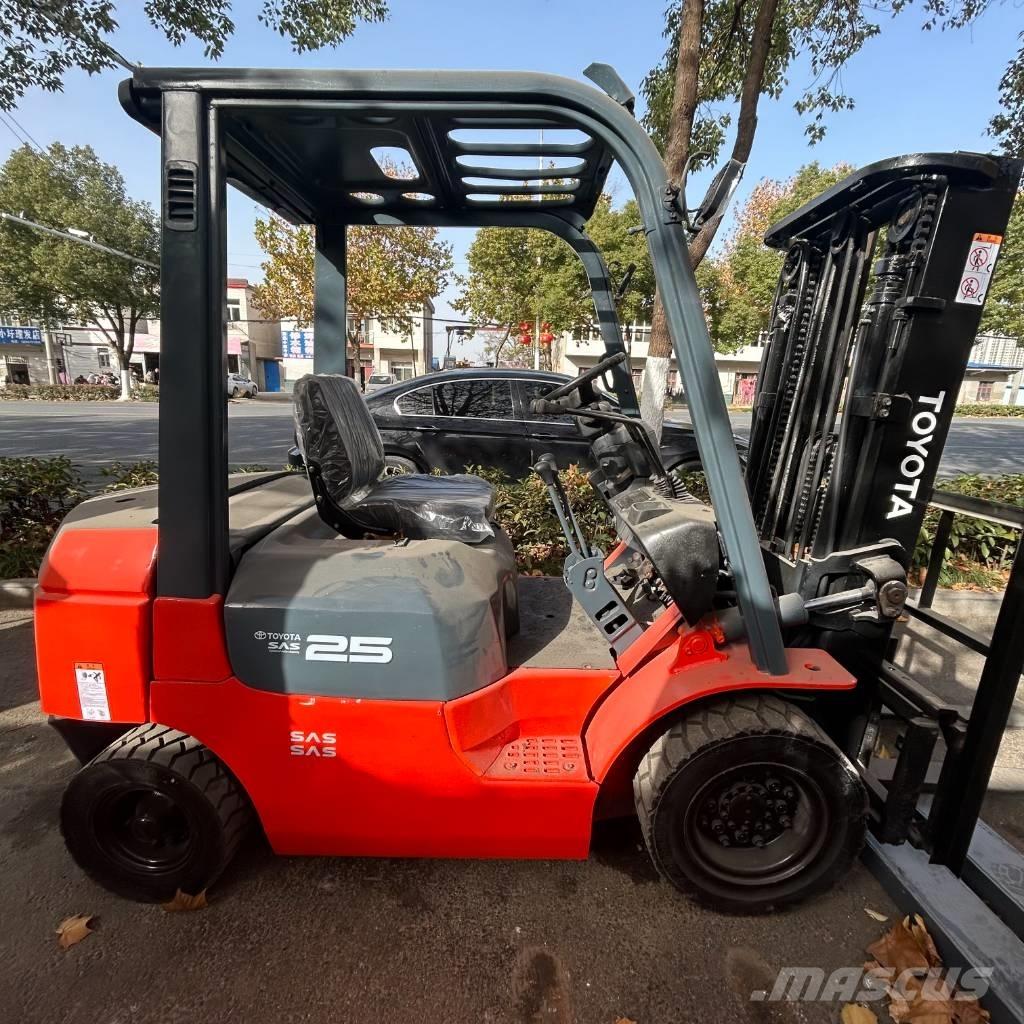 Toyota 2.5t Diesel trucks