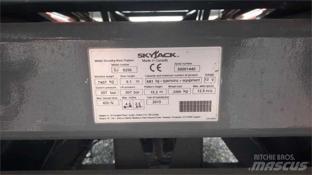 SkyJack 9250RT Scissor lifts