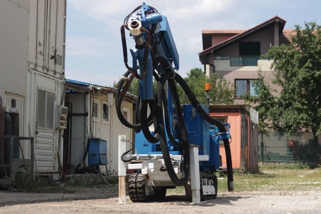 Meyco ORUGA Concrete distribution booms