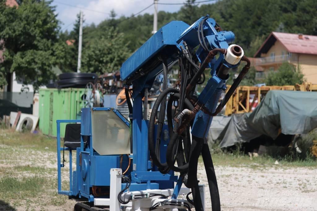 Meyco ORUGA Concrete distribution booms