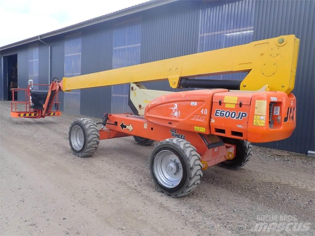 JLG E600JP Articulated boom lifts