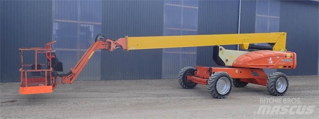JLG E600JP Articulated boom lifts