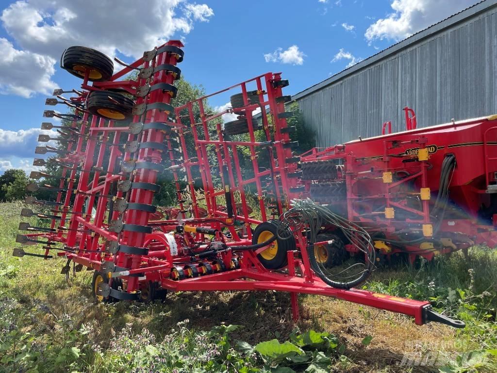 Väderstad Ferox 900 Cultivators