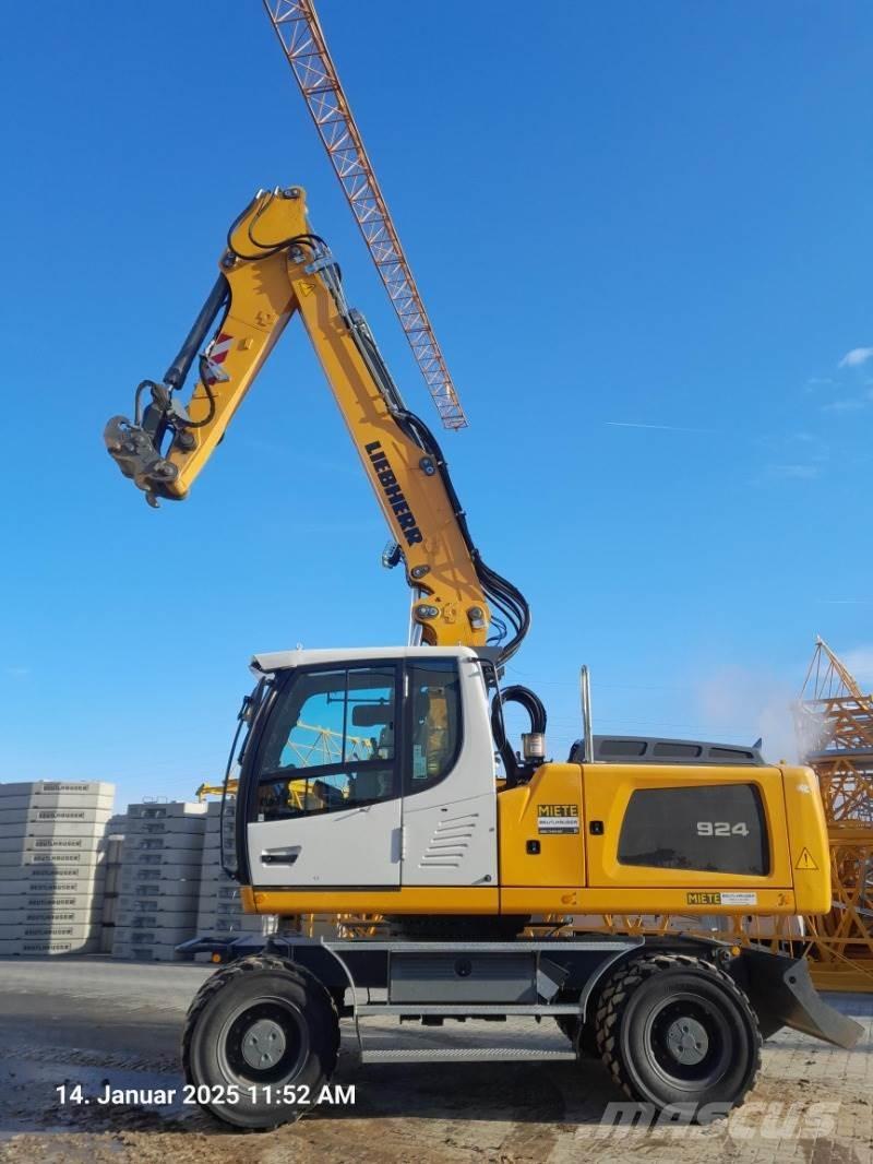 Liebherr A924 Wheeled excavators