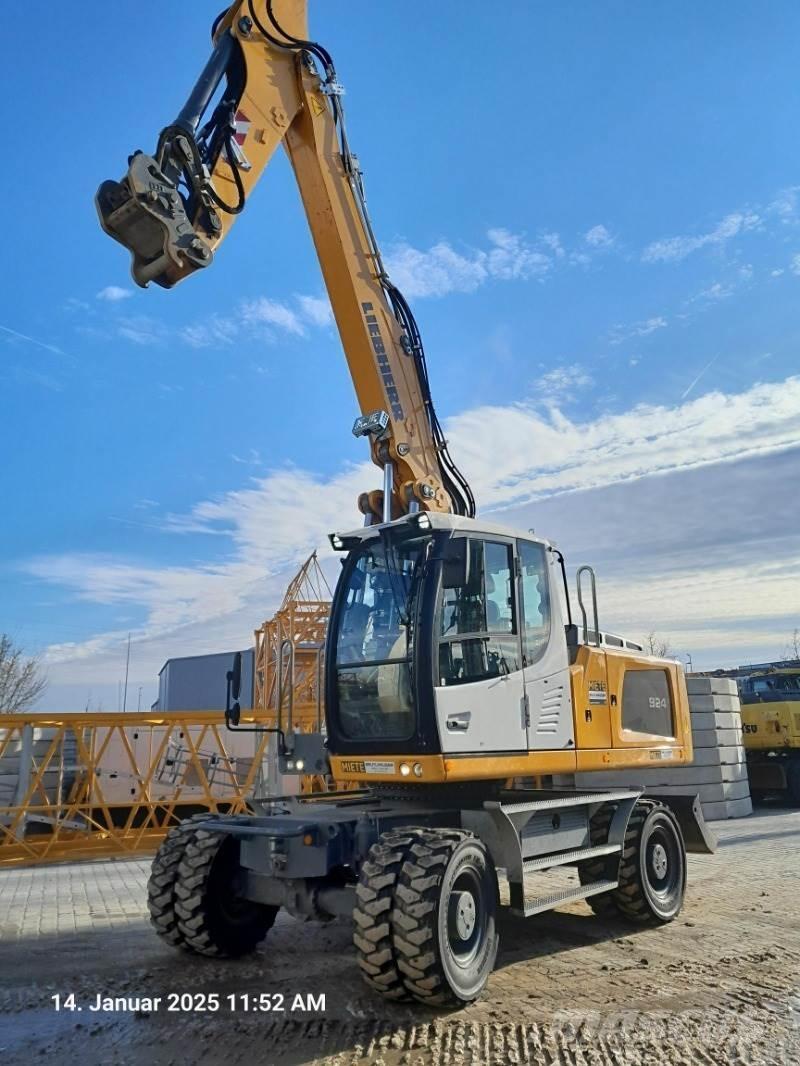 Liebherr A924 Wheeled excavators