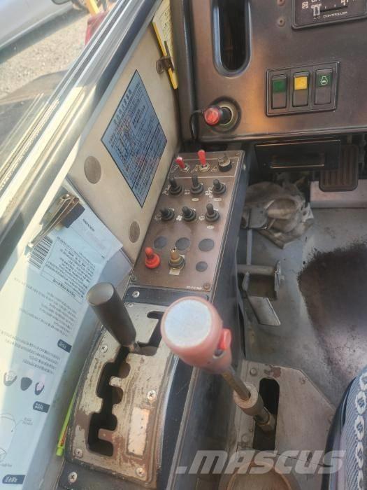 Kato SR 250 Rough terrain cranes