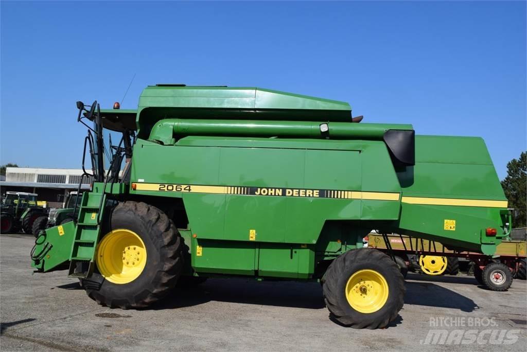 John Deere 2064 Combine harvesters