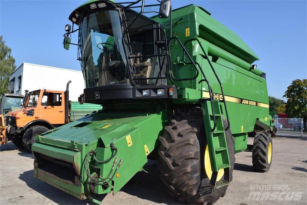 John Deere 2064 Combine harvesters
