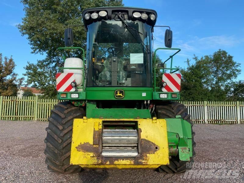 John Deere 7400 Forage harvesters
